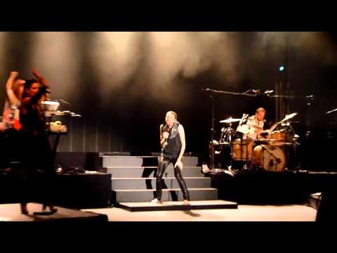 Christophe Willem - Medley Music- Don't stop the music @ Châteauroux 14.08.10