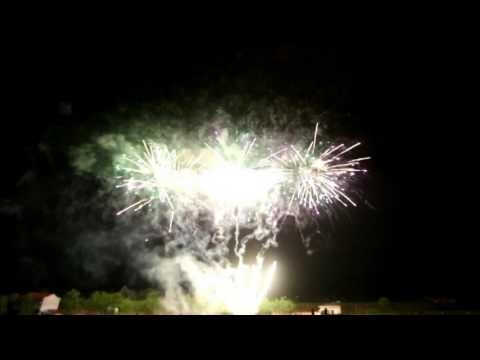 90 Shots Cake     Gold wave to purple with green strobe