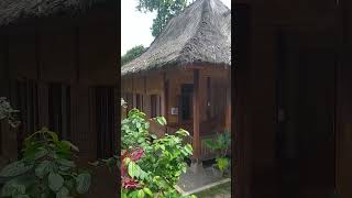 Download lagu Indahnya arsitektur rumah adat Sunda  Kampung Cireundeu kota Cimahi #sunda #cimahi #traditional mp3