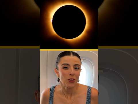 ¿Cómo se vive un eclipse total solar desde un avión? #shorts