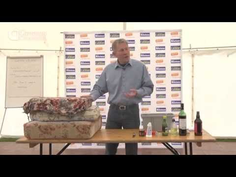 CC S04E21 - CARAVANNING BASICS Upholstery