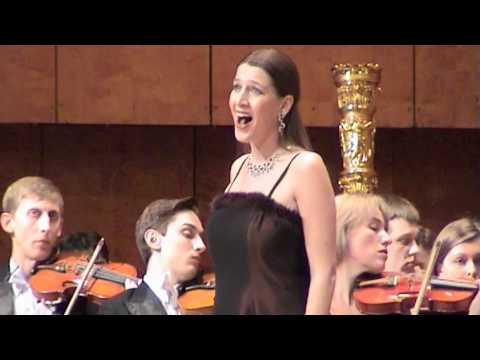 Judith  Kuhn - Draußen in Sievering