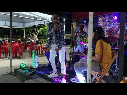 Dinho Hollywood - Histórico ao vivo na praça da simpátia Camaçari-Ba