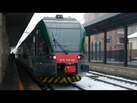 Treni in transito stazione di Pavia Aln668 Atr125 E444R 4 marzo 2018
