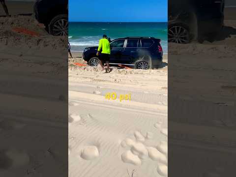 How to Drive on Sand #shorts #hilux #4wd