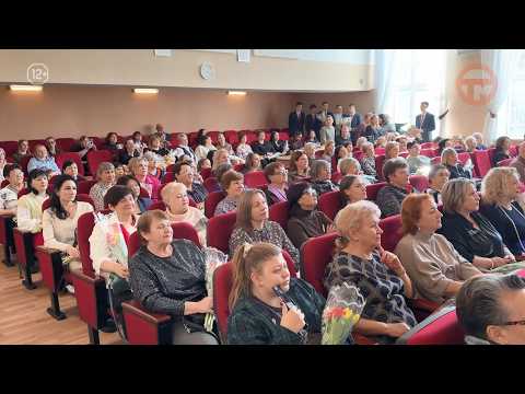 💐 В администрации округа прошло торжественное собрание, посвящённое 8 Марта