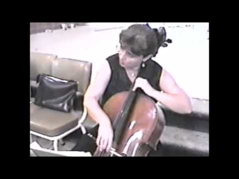 Ave María Schubert  cantan integrantes del Grupo DC3 Show. Las hermanas Delgado