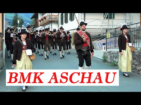 Einmarsch der BMK Aschau zum Platzkonzert