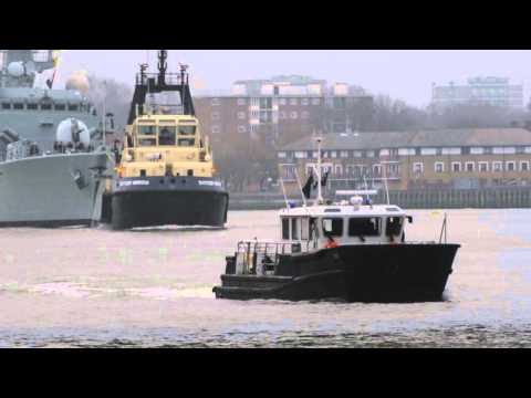 HMS St Albans F83 arriving River Thames 170312