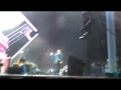 Foo Fighters w/ John Travolta - You're The One That I Want (Grease Sdk) - Welcome To Rockville Day 3