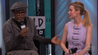Samuel L. Jackson Points Out 'Radio Man' On The Street video