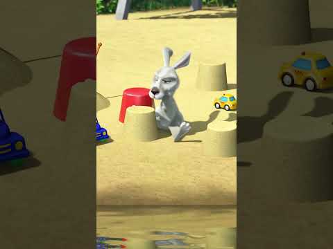 Ah, summer! 🌞🏖 #UnBearableBeach #MashaAndTheBear #Shorts #kids #cartoonforkids