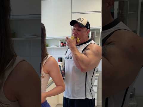 Vacilou o Dog pega!😂💪🏻 @m@maxtitaniumsuplementosCupom GIGA #comedy #memes #funny #comedia