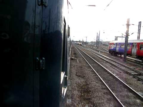 racing a northern 321 into doncaster behind 43206