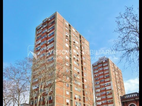 Apartamento con Renta al frente sobre Av. 8 de Octubre casi Propios, en 5to Piso, 3 dormitorios y 1 baño, impecable