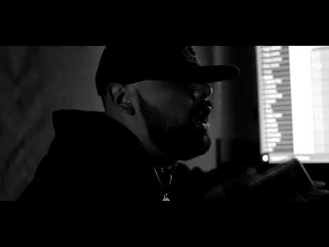 DIAMANTE AYALA - CREANDO MUSICA ENTRE BARULLOS Y MOVIDA