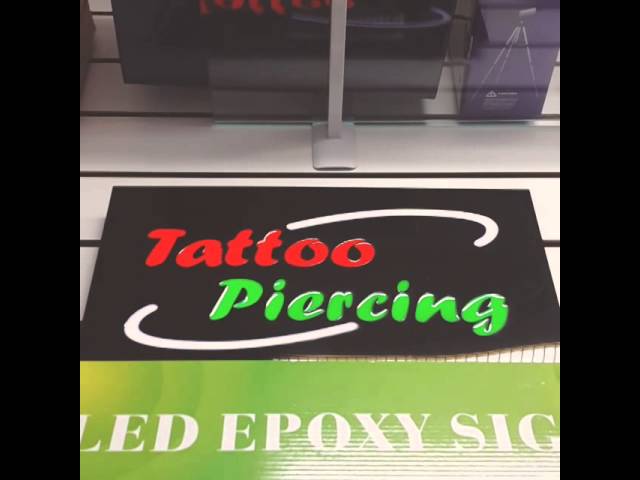 Vídeo relacionado con Letrero LED para piercing, piercing de oreja, accesorios de tatuaje, decoración de pared