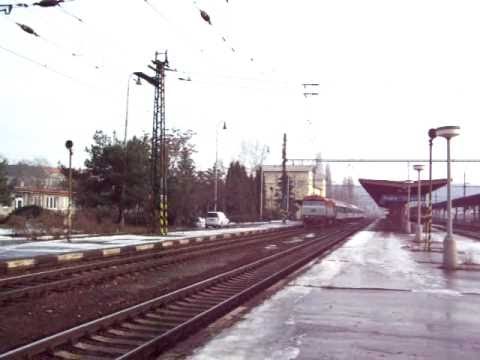 749 006 na čele R 1144 - Praha Vršovice odjezd - 9.1.2011.