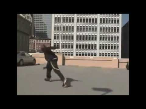 Black Mamba vs Dwarf Mamba - jump over a car