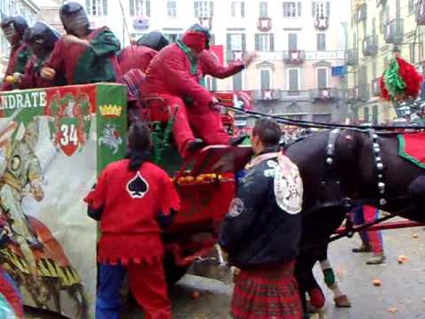 Carnevale di Ivrea 2010 aranceri della morte