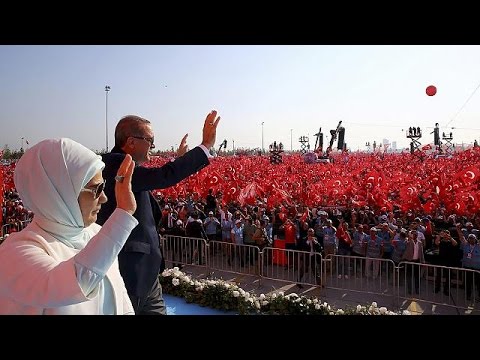 حشدهائل في تجمع "الديمقراطية والشهداء"و اردوغان يلمح باعادة عقوبة الاعدام في تركيا