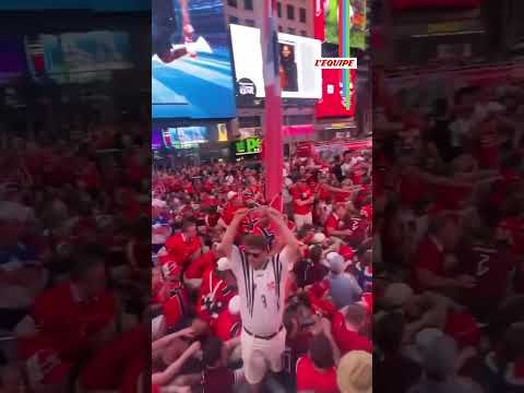 🇳🇴 Les supporters norvégiens réunis à Times Square pour réaliser le "Viking row" #fifaworldcuponyt