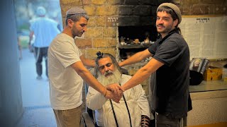 הרב שלום סבג✨בענין זיווג כמה להרבות בדיבורים אם האישה? איך עושים את זה? -א׳ בניסן ה׳תשפ״ו🇮🇱 (הרב שלום סבג) - התמונה מוצגת ישירות מתוך אתר האינטרנט יוטיוב. זכויות היוצרים בתמונה שייכות ליוצרה. קישור קרדיט למקור התוכן נמצא בתוך דף הסרטון