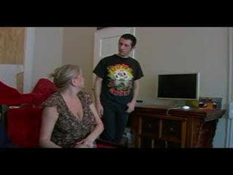 Devoted dad tries his best not to wake up daughter ▶ ▶