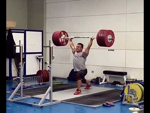Arley Mendez (85) 220 kg clean and jerk