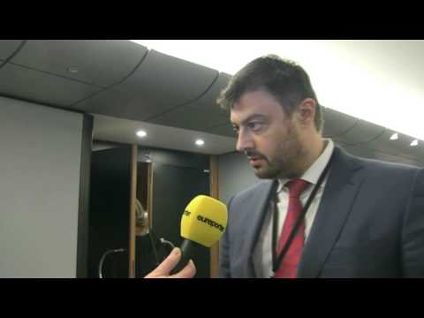 Николай Бареков говори на английски език !!!