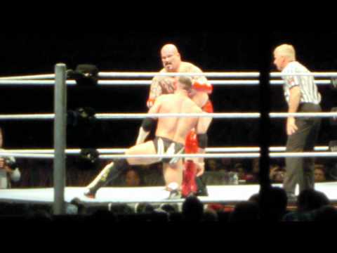 WWE RAW 12.04.2012 (Ergo Arena - Gdańsk/Sopot): Alex Riley vs. Lord Tensai