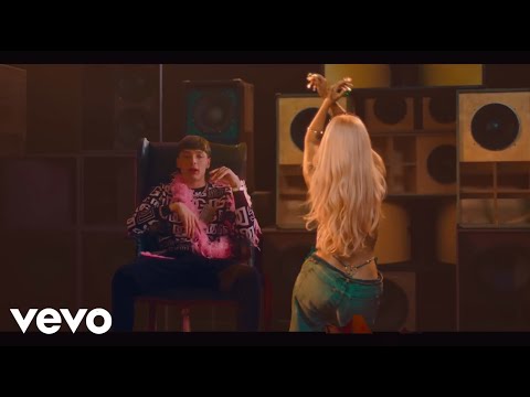 Peso Pluma, Karol G - Qlona (Music Video)