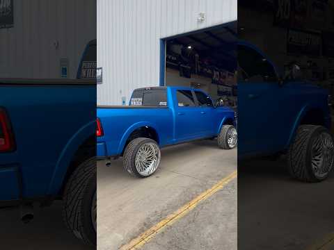 Ram 2500 Cummins on 26x14 Axe Forged wheels 305/30/26 Venom tires