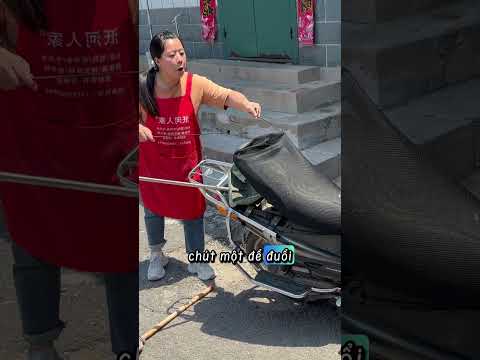 Tưởng dưới yên xe có gì đó 🤔 #shorts