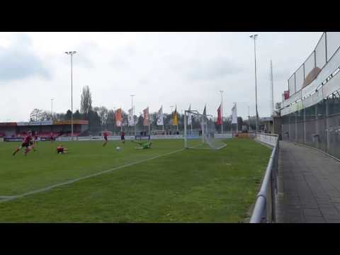 Uit tegen Bataven.  Doelpunt Kane