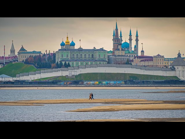 Песчаные острова вместо водной глади с тревогой наблюдают жители Казани в акваториях Волги и Казанки