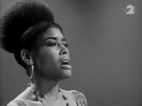 Max Roach & Abbey Lincoln perform Tears For Johannesburg & Triptych (Prayer, Protest)