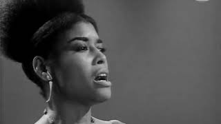 Max Roach &amp; Abbey Lincoln perform Tears For Johannesburg &amp; Triptych (Prayer, Protest)