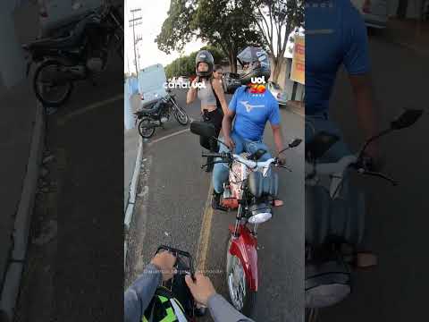 Passageira troca de mototáxi no interior de São Paulo e confunde motoristas