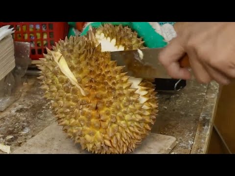 DO NOT SNIF THIS FRUIT!!! EAT IT WITH PLEASURE!! DURIAN CUTTING SKILLS! king of fruits -Thai Food