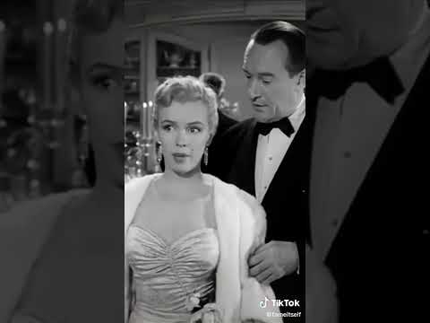 Marilyn Monroe: "All About Eve" (1950): Her 1st Scene (Narrow View) - Continuation - going after Max