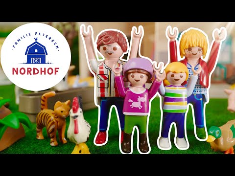 PLAYMOBIL Film Familie Petersen - Nordhof, Folge 1: "Willkommen auf dem Nordhof", Bauernhof, Traktor