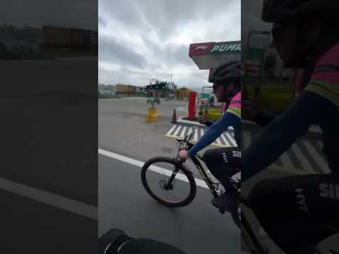 Pasando por la entrada a Tuta, Boyacá... camino a Sotaquirá... #mtb #ciclismocolombiano #colombia