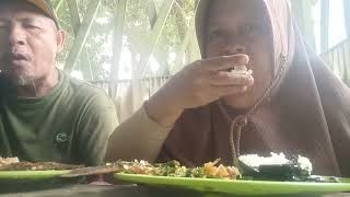 Download lagu makan siang nasi padang di rumah makan mantol bana mp3 Download lagu makan siang nasi padang di rumah makan mantol bana mp3