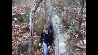 preview picture of video 'Climbing up the rock passageway, north of Snooper's Rock'