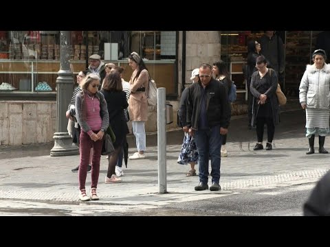 Israelis come to a standstill as sirens blare on Holocaust Remembrance Day | AFP