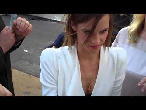 download lagu mp3 mp4 Emma Watson Candids 2011, download lagu Emma Watson Candids 2011 gratis, unduh video klip Emma Watson Candids 2011