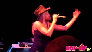 Eve Performs &#39;Let Me Blow Ya Mind&#39; at The Roxy