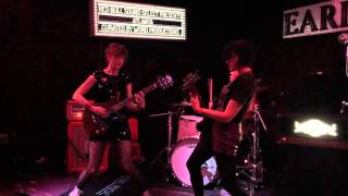 Ex Hex playing "New Kid" @ The Earl on 8/14/15