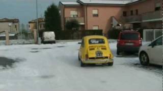 preview picture of video 'Fiat 500 drift sulla neve'
